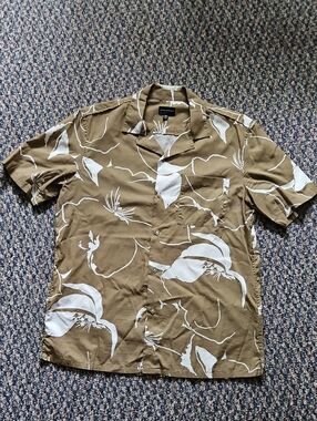 Club Monaco Olive Green Floral Short-Sleeve Button-Down Shirt